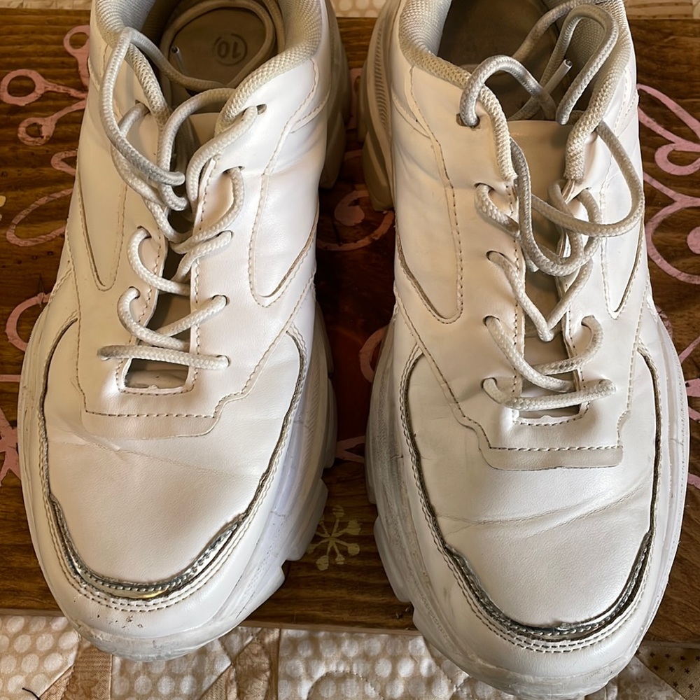 White fun tennis shoes